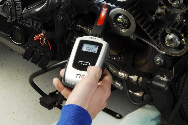 Motociklų paskirstymo dirželio įtempimo matavimo prietaisas TEXA (2)